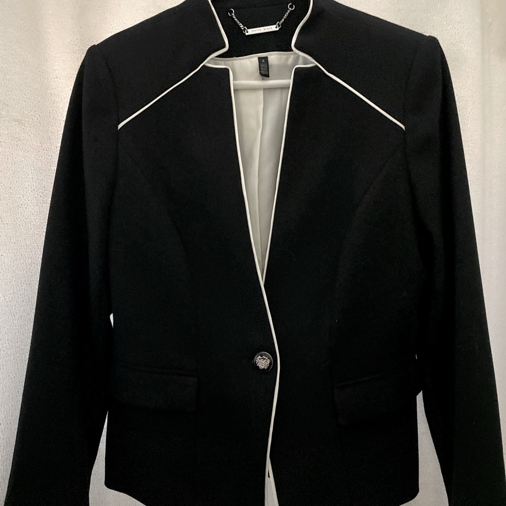 White House Black Market Women’s Modern Pant Suit Size 6